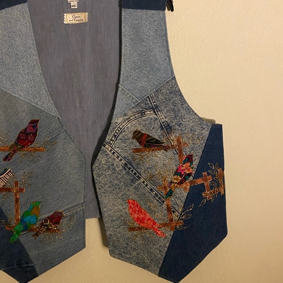 Vintage Signed Colorful Bird Embroidered Gold Trim Denim Grandmacore Vest XXL - Picture 9 of 15